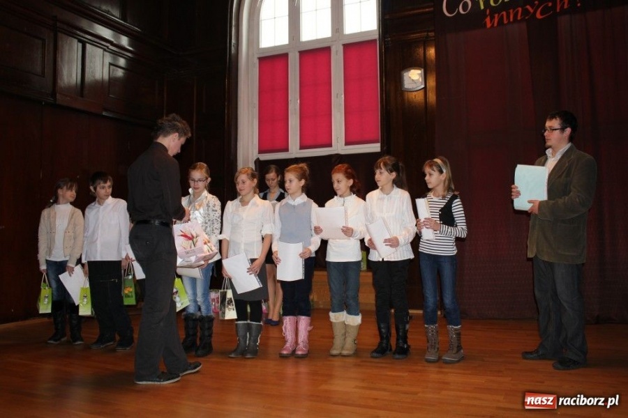 Zdjęcie w galerii na portalu naszraciborz.pl: Dziękowali za pomoc dzieciom w potrzebie wiadomości z regionu