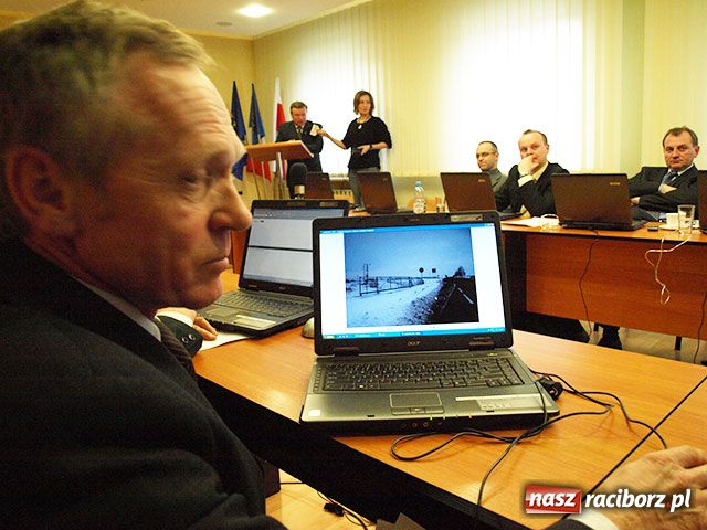 Zdjęcie w galerii na portalu naszraciborz.pl: Z GPS-em prosto w bramę wiadomości z regionu