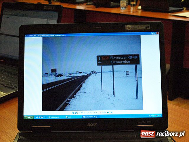 Zdjęcie w galerii na portalu naszraciborz.pl: Z GPS-em prosto w bramę wiadomości z regionu