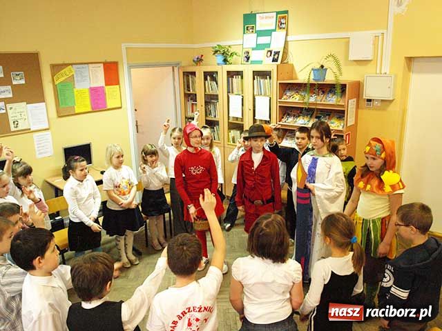 Zdjęcie w galerii na portalu naszraciborz.pl: Pasowanie na rycerza wiadomości z regionu