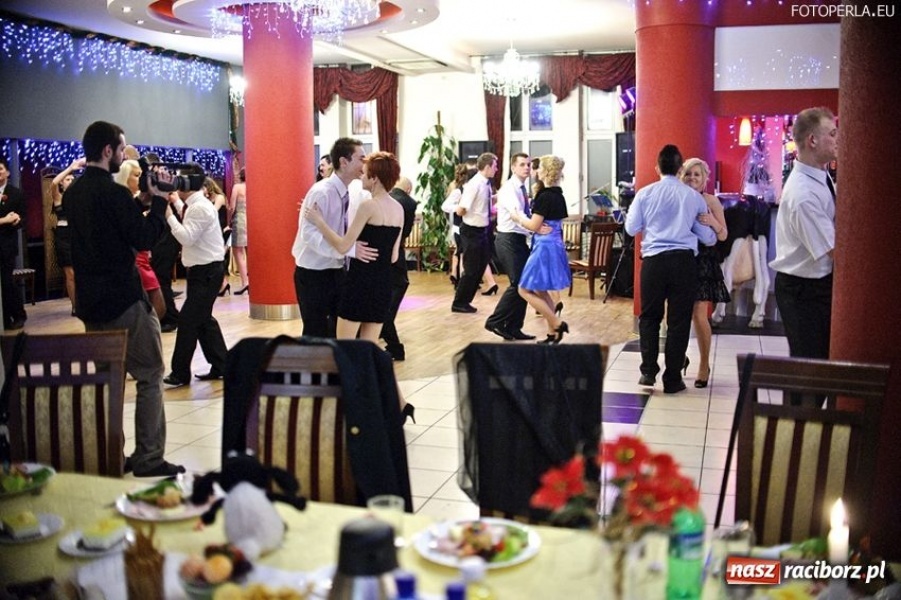 Zdjęcie w galerii na portalu naszraciborz.pl: Mechanik bawi się w Raciborskiej wiadomości z regionu