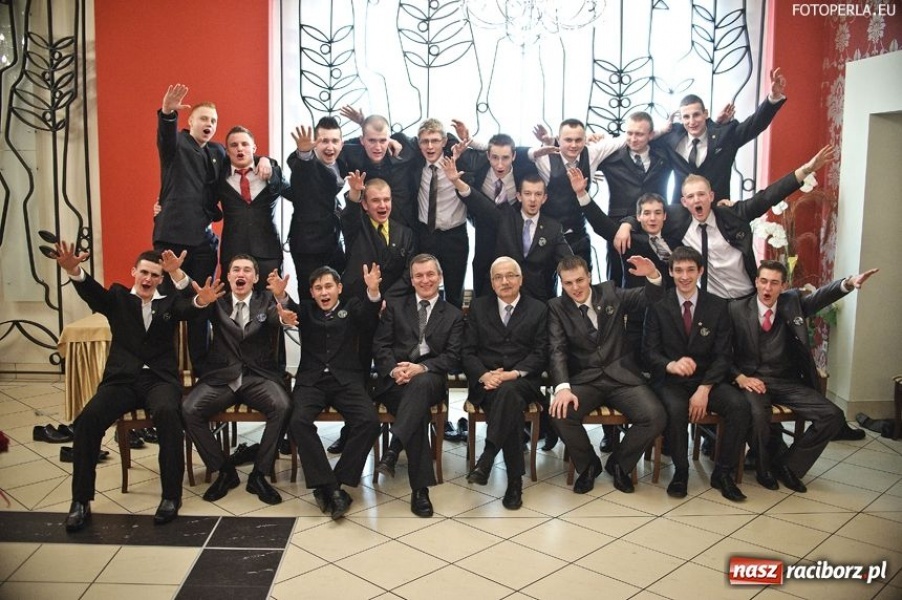 Zdjęcie w galerii na portalu naszraciborz.pl: Mechanik bawi się w Raciborskiej wiadomości z regionu