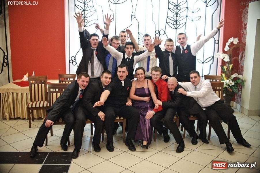 Zdjęcie w galerii na portalu naszraciborz.pl: Mechanik bawi się w Raciborskiej wiadomości z regionu