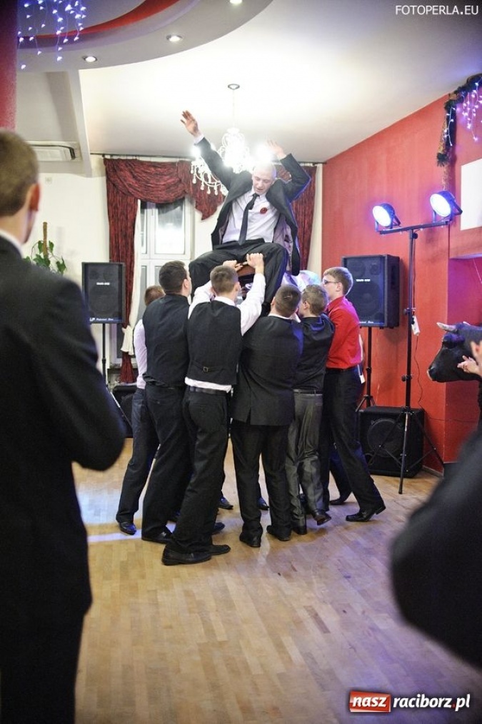 Zdjęcie w galerii na portalu naszraciborz.pl: Mechanik bawi się w Raciborskiej wiadomości z regionu