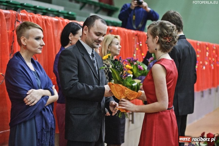 Zdjęcie w galerii na portalu naszraciborz.pl: Studniówka II LO w Arenie Rafako wiadomości z regionu