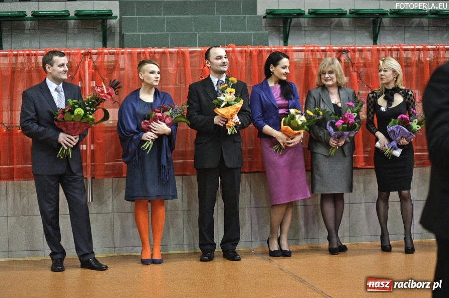 Zdjęcie w galerii na portalu naszraciborz.pl: Studniówka II LO w Arenie Rafako wiadomości z regionu