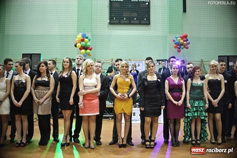 Zdjęcie w galerii na portalu naszraciborz.pl: Studniówka II LO w Arenie Rafako wiadomości z regionu