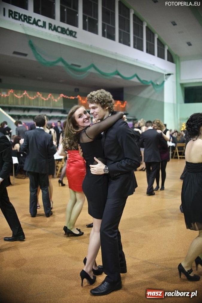 Zdjęcie w galerii na portalu naszraciborz.pl: Studniówka II LO w Arenie Rafako wiadomości z regionu