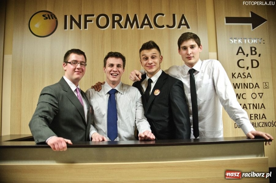 Zdjęcie w galerii na portalu naszraciborz.pl: Studniówka II LO w Arenie Rafako wiadomości z regionu