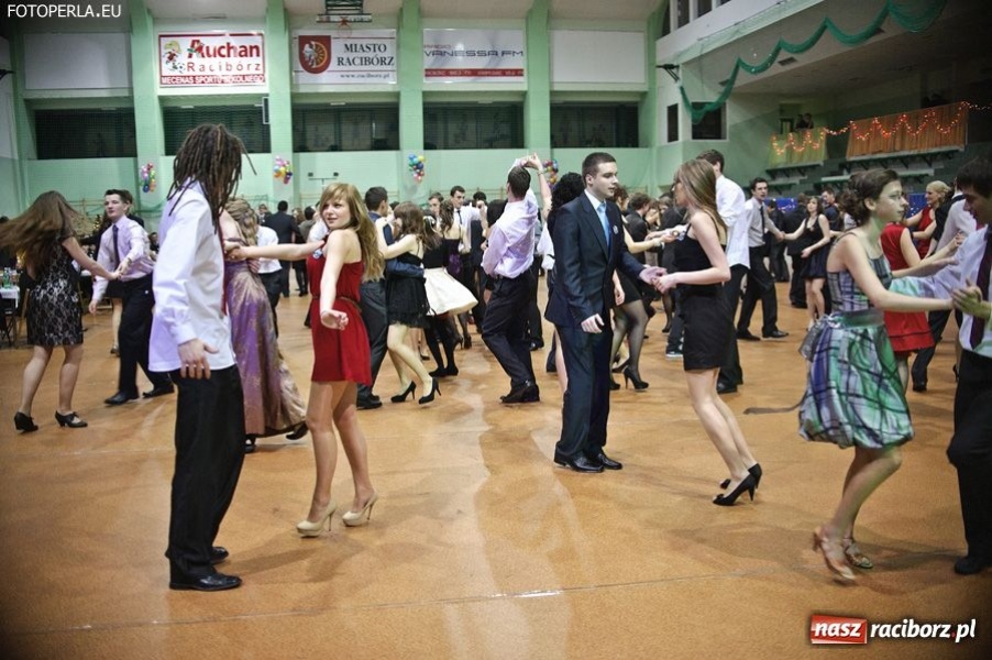 Zdjęcie w galerii na portalu naszraciborz.pl: Studniówka II LO w Arenie Rafako wiadomości z regionu