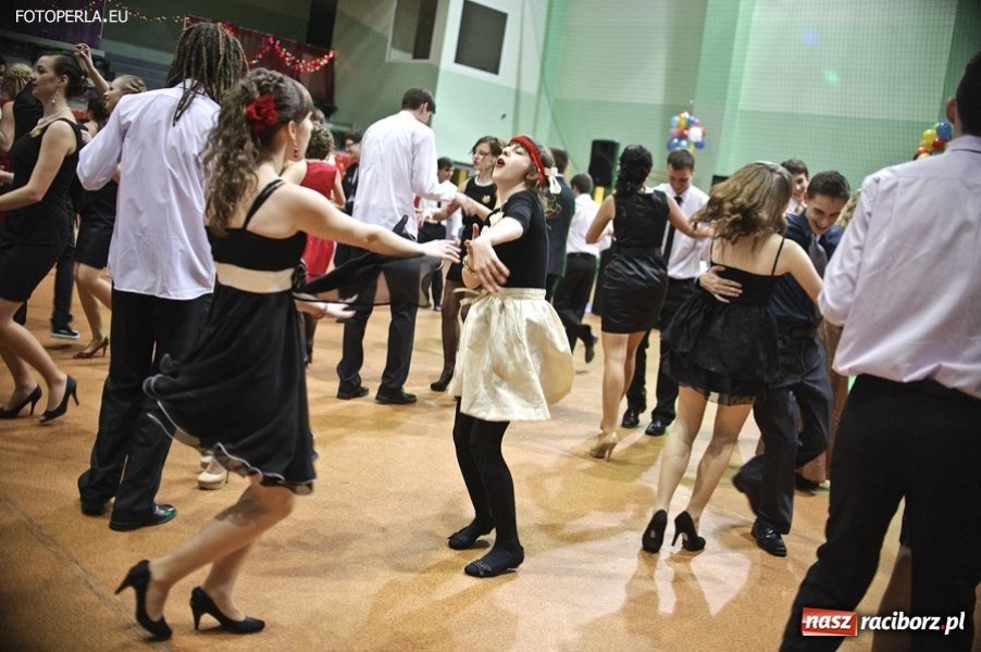 Zdjęcie w galerii na portalu naszraciborz.pl: Studniówka II LO w Arenie Rafako wiadomości z regionu