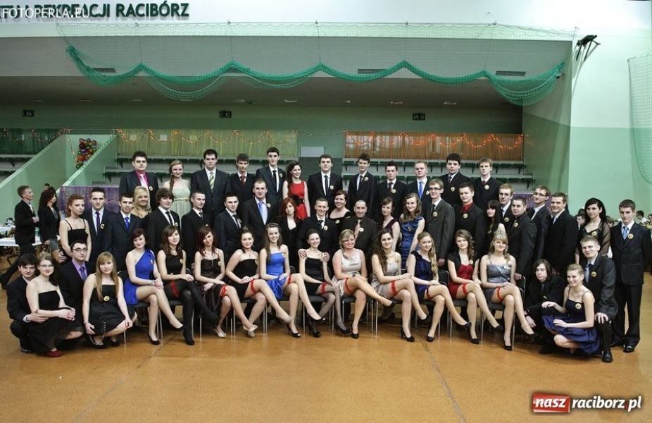 Zdjęcie w galerii na portalu naszraciborz.pl: Studniówka II LO w Arenie Rafako wiadomości z regionu
