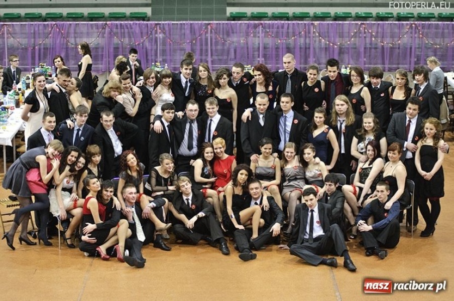 Zdjęcie w galerii na portalu naszraciborz.pl: Studniówka II LO w Arenie Rafako wiadomości z regionu