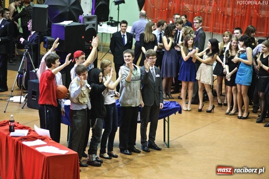 Zdjęcie w galerii na portalu naszraciborz.pl: Studniówka II LO w Arenie Rafako wiadomości z regionu