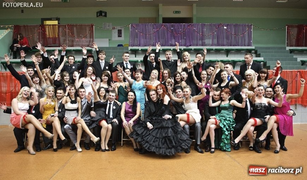 Zdjęcie w galerii na portalu naszraciborz.pl: Studniówka II LO w Arenie Rafako wiadomości z regionu