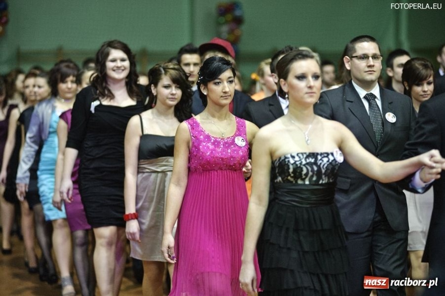 Zdjęcie w galerii na portalu naszraciborz.pl: Studniówka II LO w Arenie Rafako wiadomości z regionu