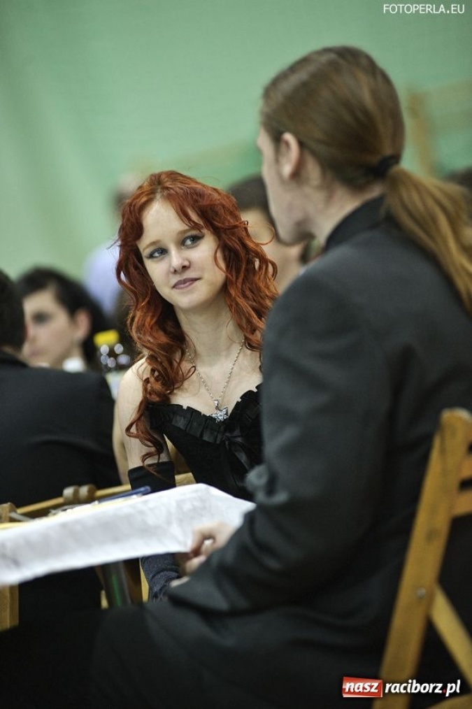 Zdjęcie w galerii na portalu naszraciborz.pl: Studniówka II LO w Arenie Rafako wiadomości z regionu