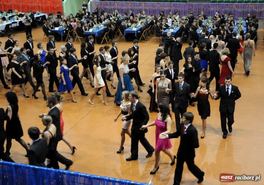 Zdjęcie w galerii na portalu naszraciborz.pl: Prawie 400 osób na balu Kasprowicza wiadomości z regionu