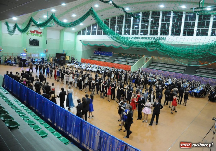 Zdjęcie w galerii na portalu naszraciborz.pl: Prawie 400 osób na balu Kasprowicza wiadomości z regionu