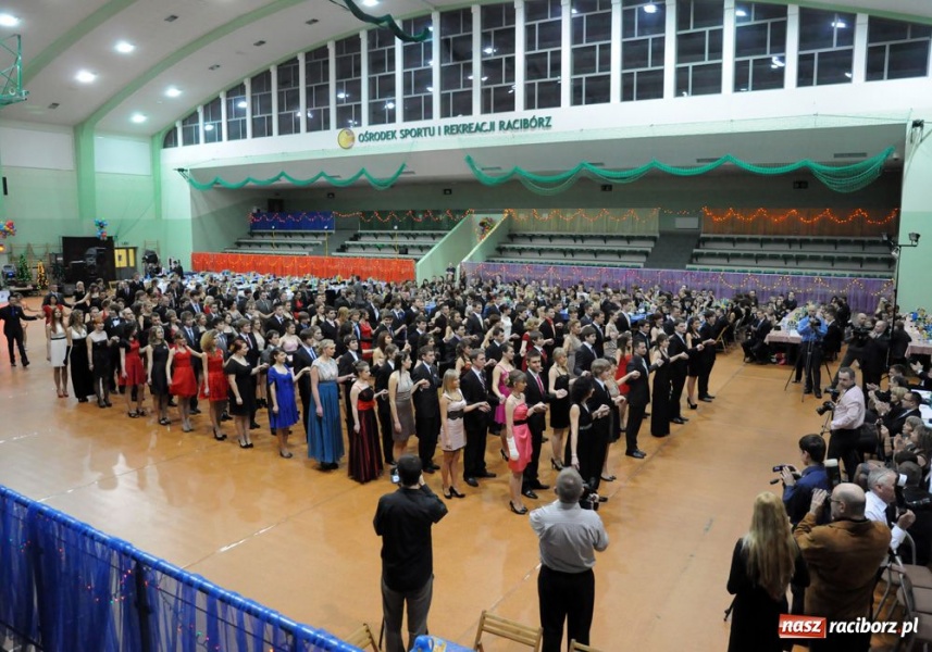 Zdjęcie w galerii na portalu naszraciborz.pl: Prawie 400 osób na balu Kasprowicza wiadomości z regionu