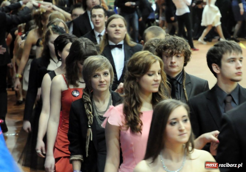 Zdjęcie w galerii na portalu naszraciborz.pl: Prawie 400 osób na balu Kasprowicza wiadomości z regionu