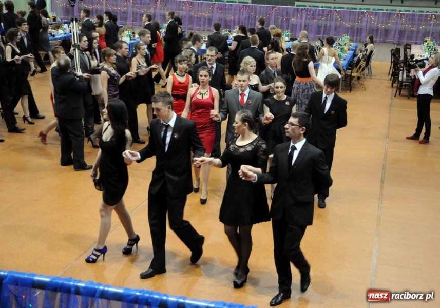 Zdjęcie w galerii na portalu naszraciborz.pl: Prawie 400 osób na balu Kasprowicza wiadomości z regionu