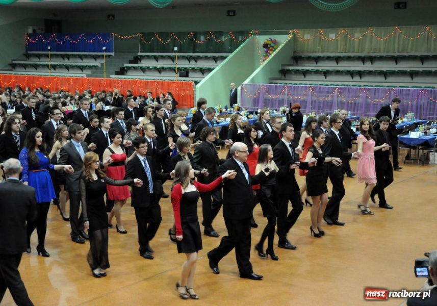 Zdjęcie w galerii na portalu naszraciborz.pl: Prawie 400 osób na balu Kasprowicza wiadomości z regionu