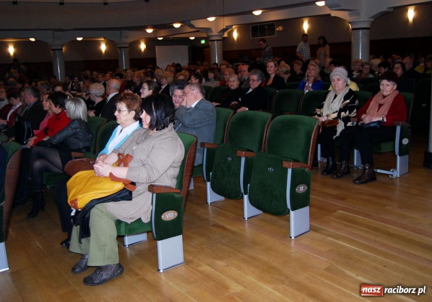 Zdjęcie w galerii na portalu naszraciborz.pl: Irena Santor oczarowała publiczność wiadomości z regionu