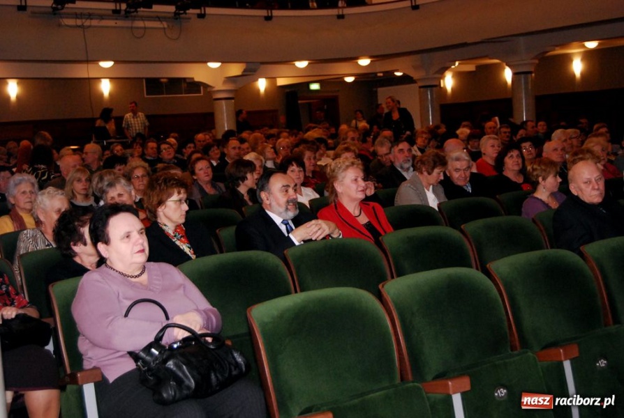 Zdjęcie w galerii na portalu naszraciborz.pl: Irena Santor oczarowała publiczność wiadomości z regionu