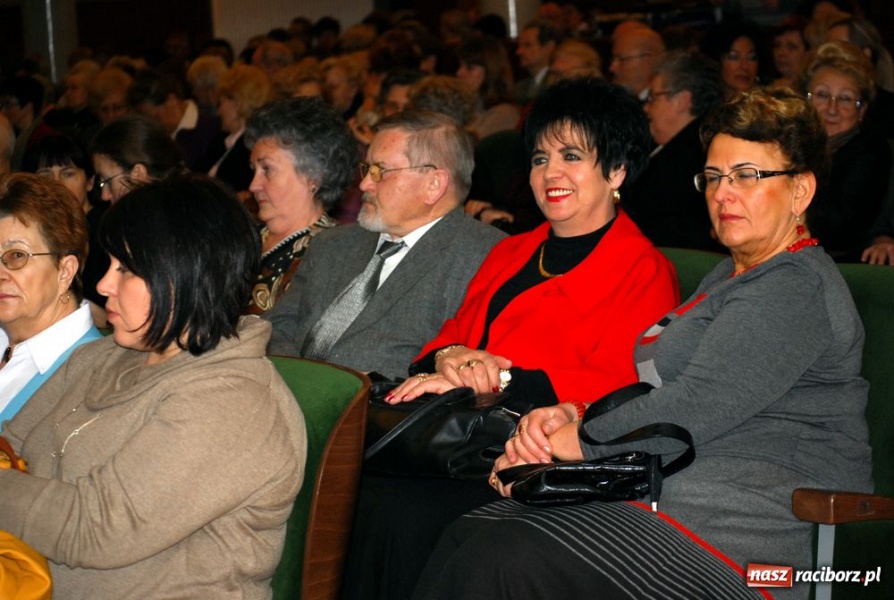 Zdjęcie w galerii na portalu naszraciborz.pl: Irena Santor oczarowała publiczność wiadomości z regionu