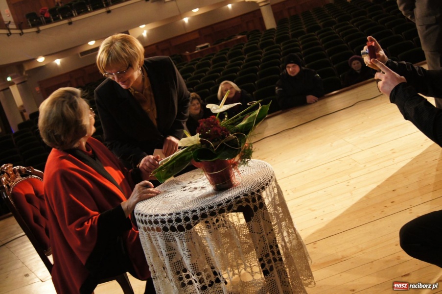 Zdjęcie w galerii na portalu naszraciborz.pl: Irena Santor oczarowała publiczność wiadomości z regionu