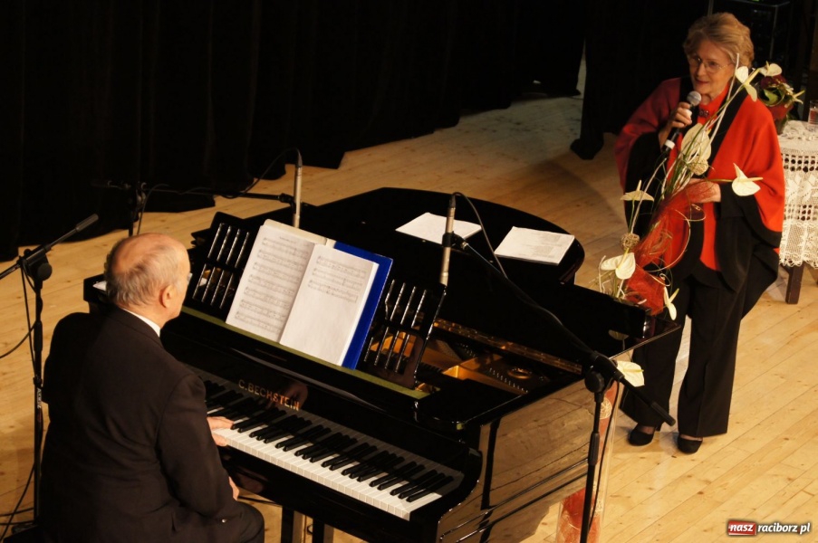 Zdjęcie w galerii na portalu naszraciborz.pl: Irena Santor oczarowała publiczność wiadomości z regionu