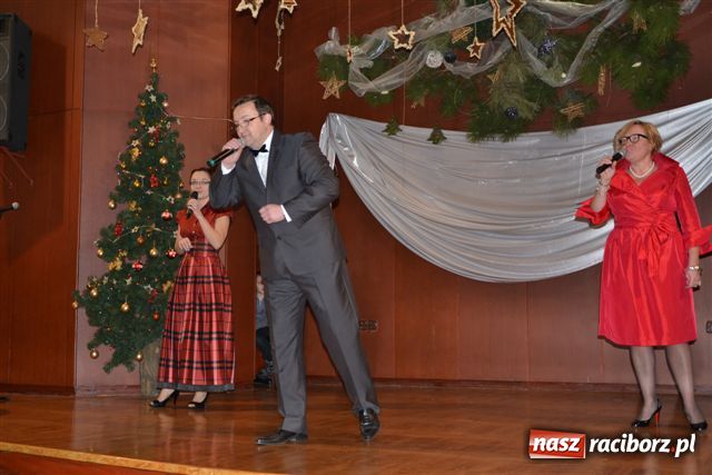 Zdjęcie w galerii na portalu naszraciborz.pl: Spotkanie noworoczne z kabaretem wiadomości z regionu