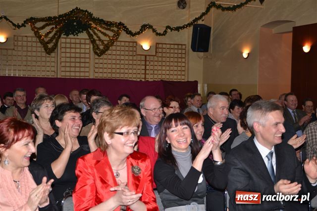 Zdjęcie w galerii na portalu naszraciborz.pl: Spotkanie noworoczne z kabaretem wiadomości z regionu