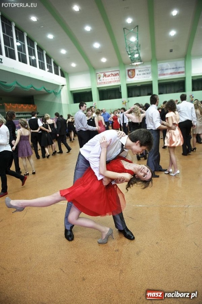 Zdjęcie w galerii na portalu naszraciborz.pl: Studniówka I LO - ach, co to był za bal! wiadomości z regionu