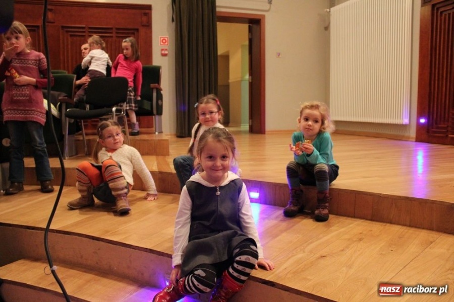 Zdjęcie w galerii na portalu naszraciborz.pl: Bajkowa niedziela z Królewną Śnieżką wiadomości z regionu