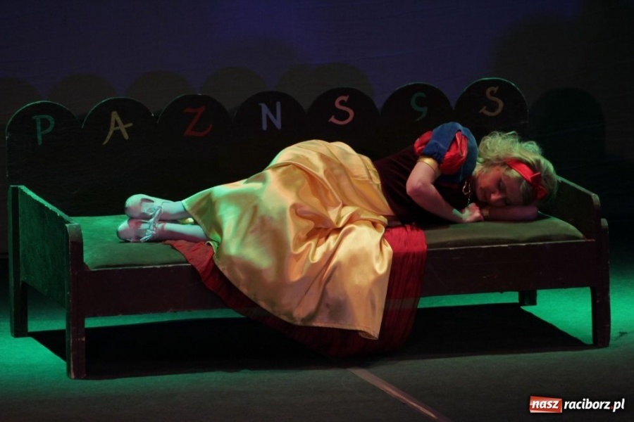 Zdjęcie w galerii na portalu naszraciborz.pl: Bajkowa niedziela z Królewną Śnieżką wiadomości z regionu