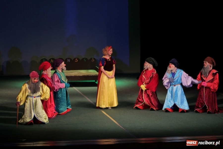 Zdjęcie w galerii na portalu naszraciborz.pl: Bajkowa niedziela z Królewną Śnieżką wiadomości z regionu