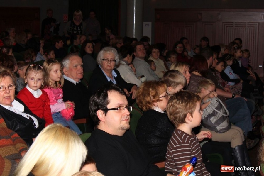 Zdjęcie w galerii na portalu naszraciborz.pl: Bajkowa niedziela z Królewną Śnieżką wiadomości z regionu