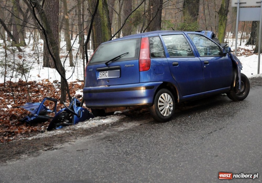 Zdjęcie w galerii na portalu naszraciborz.pl: Czołowe zderzenie na trasie Kuźnia-Rudy wiadomości z regionu