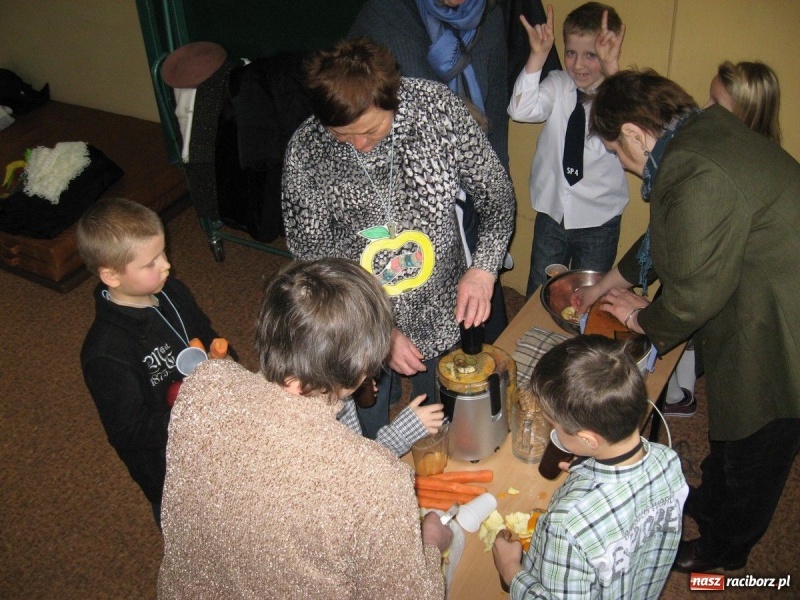 Zdjęcie w galerii na portalu naszraciborz.pl: Warsztaty zdrowia w SP-4 wiadomości z regionu