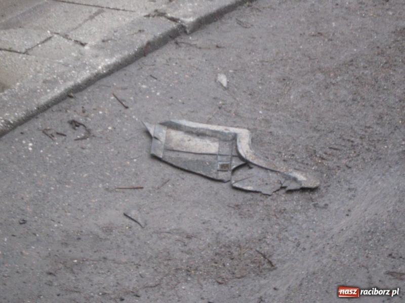 Zdjęcie w galerii na portalu naszraciborz.pl: Mieszkańcy Parkowej grzęzną w błocie wiadomości z regionu