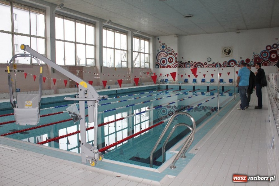 Zdjęcie w galerii na portalu naszraciborz.pl: Dziś wreszcie odebrano pływalnię PWSZ wiadomości z regionu