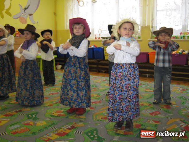 Zdjęcie w galerii na portalu naszraciborz.pl: Dzień babci i dziadka u Puchatka wiadomości z regionu