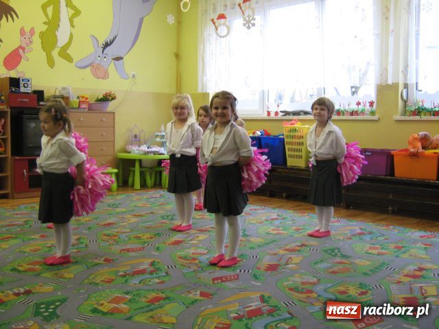 Zdjęcie w galerii na portalu naszraciborz.pl: Dzień babci i dziadka u Puchatka wiadomości z regionu