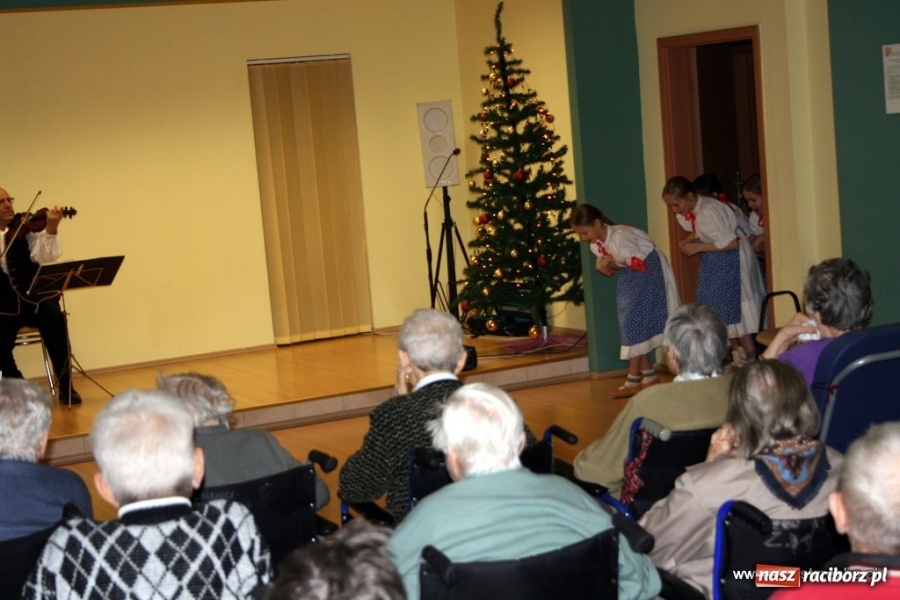 Zdjęcie w galerii na portalu naszraciborz.pl: Strzecha wystąpiła w Złotej Jesieni wiadomości z regionu