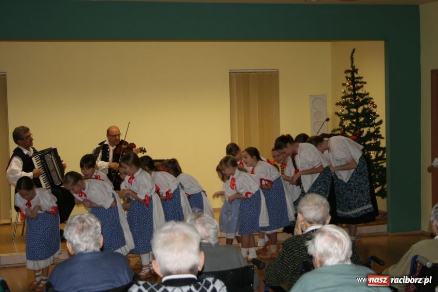 Zdjęcie w galerii na portalu naszraciborz.pl: Strzecha wystąpiła w Złotej Jesieni wiadomości z regionu