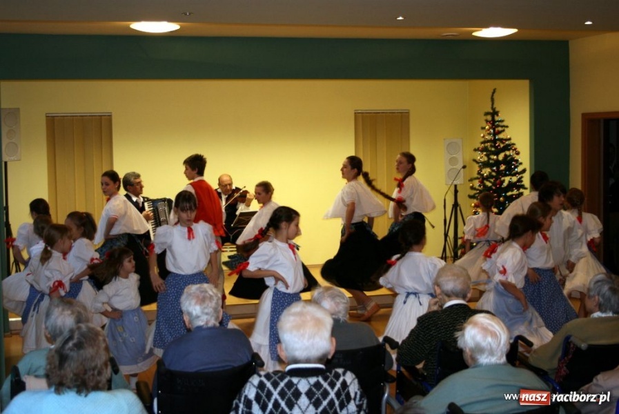 Zdjęcie w galerii na portalu naszraciborz.pl: Strzecha wystąpiła w Złotej Jesieni wiadomości z regionu