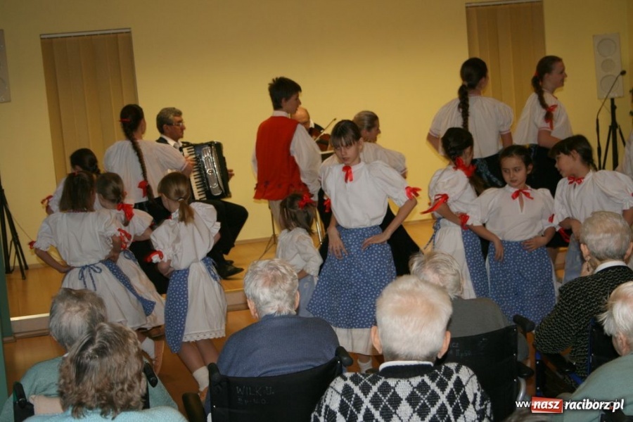 Zdjęcie w galerii na portalu naszraciborz.pl: Strzecha wystąpiła w Złotej Jesieni wiadomości z regionu