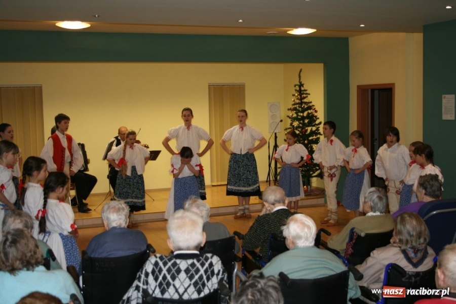 Zdjęcie w galerii na portalu naszraciborz.pl: Strzecha wystąpiła w Złotej Jesieni wiadomości z regionu